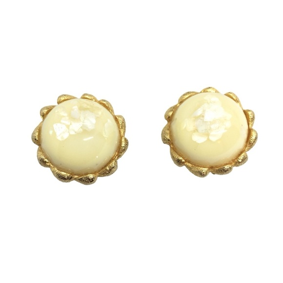 VINTAGE HOBE LUCITE CONFETTI CLIP ON EARRINGS GOLD TONE CUSTARD YELLOW BUTTON - Picture 8 of 14